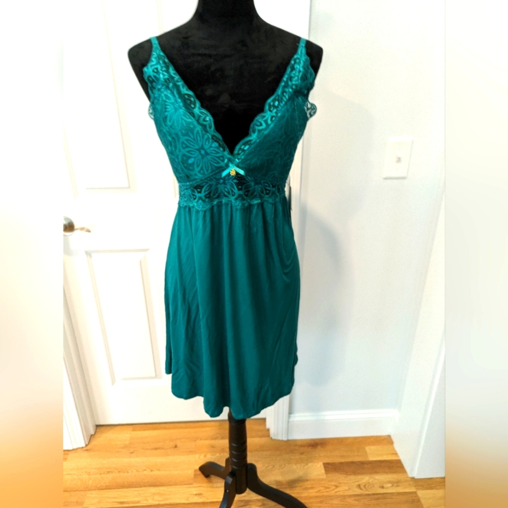 Women's Size MEDIUM Sleeping Dress New